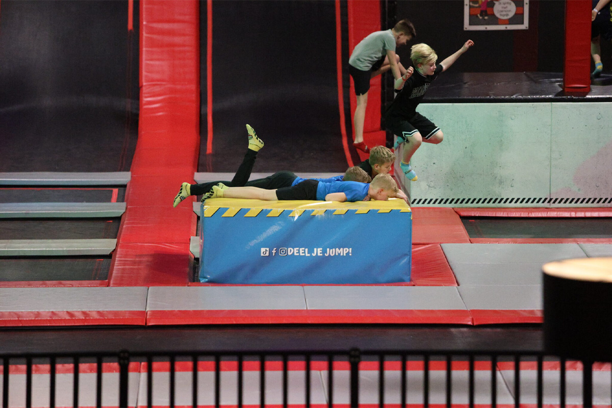1 or 2 hours of jumping + optional grip socks, drink and crisps at Jumpstyle Assen