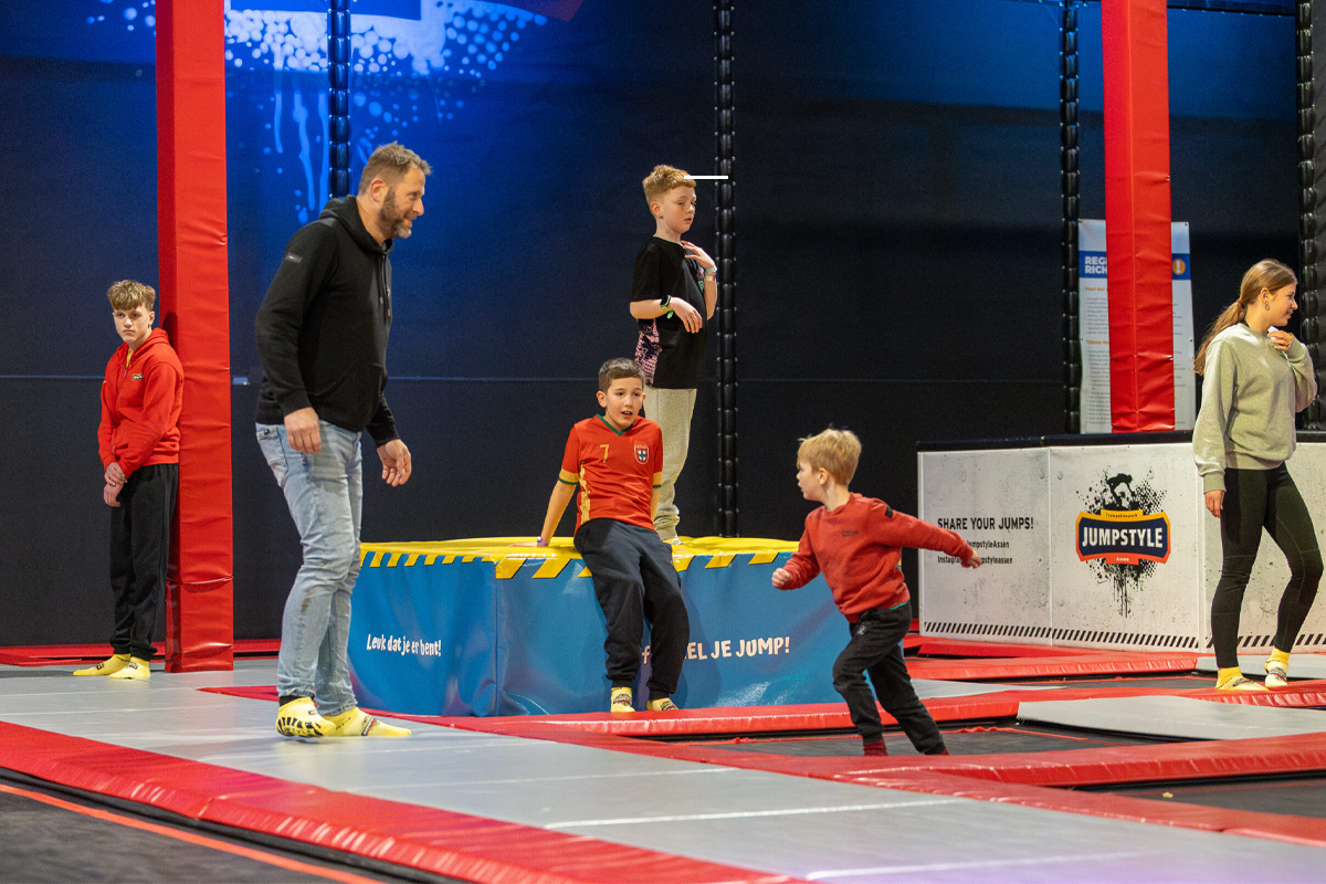 1 or 2 hours of jumping + optional grip socks, drink and crisps at Jumpstyle Assen