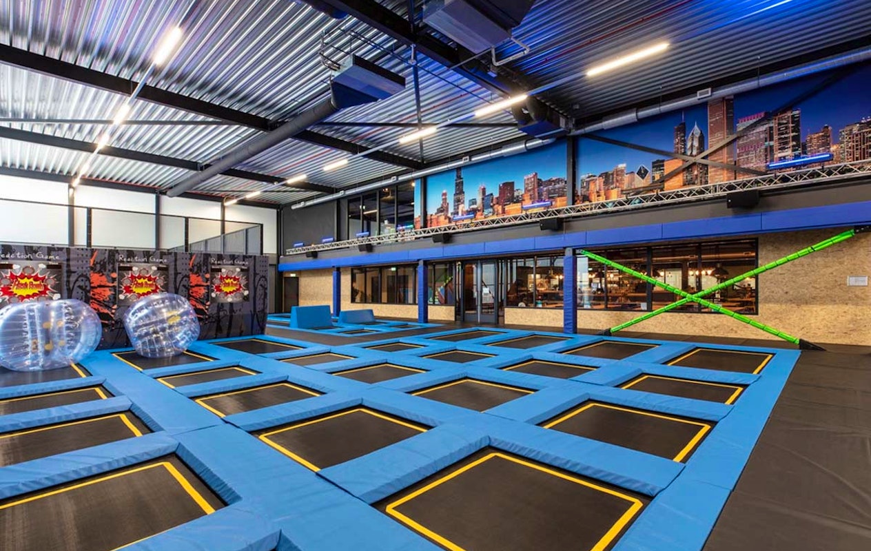 1 uur jumpen in trampolinepark bij SkagaVenture
