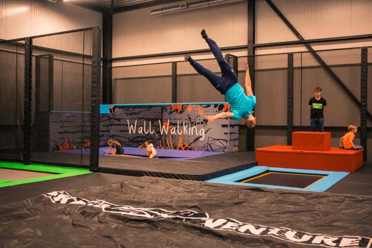 1 uur jumpen in trampolinepark bij SkagaVenture