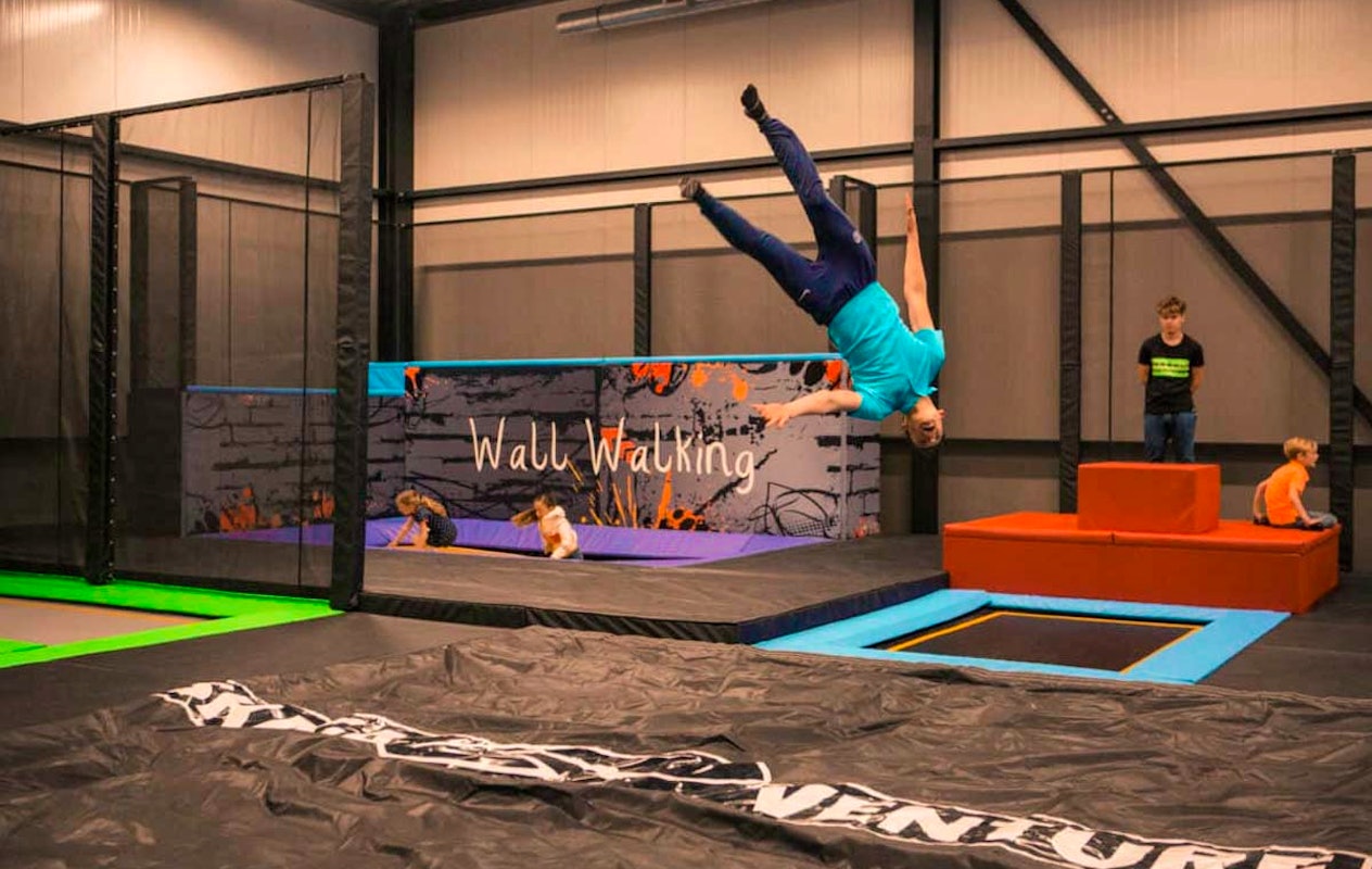 1 uur jumpen in trampolinepark bij SkagaVenture