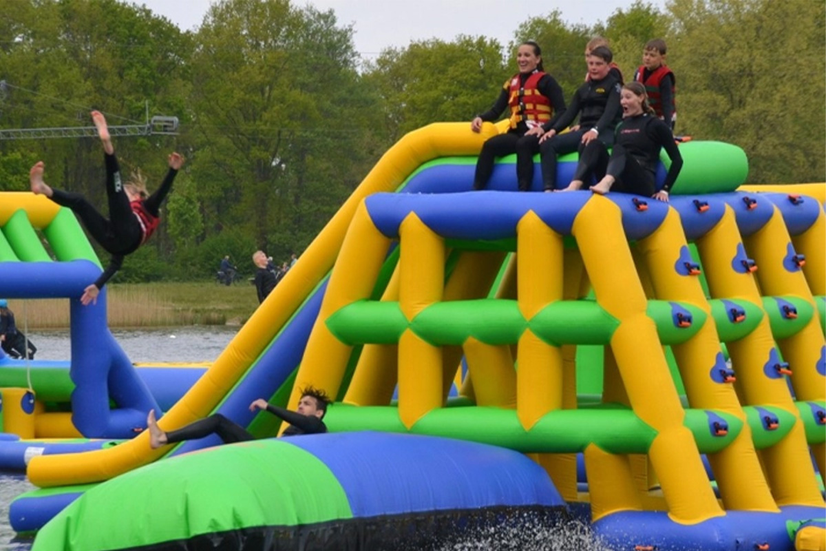 1 uur Aquapark + patat met saus bij Watersportcentre Veendam
