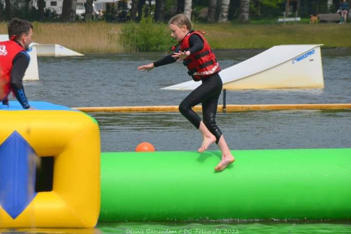 1 uur Aquapark + patat met saus bij Watersportcentre Veendam