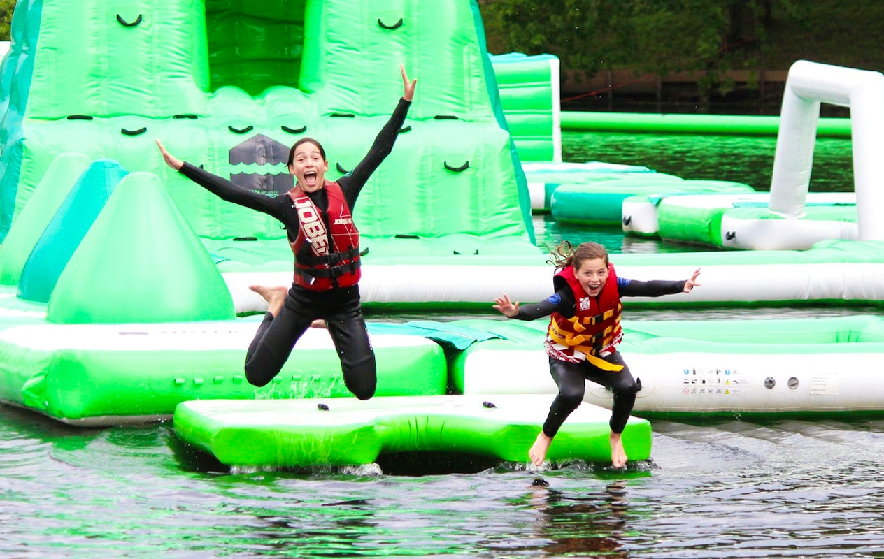 1 uur Aquapark bij Waterskicentrum de Kempervennen