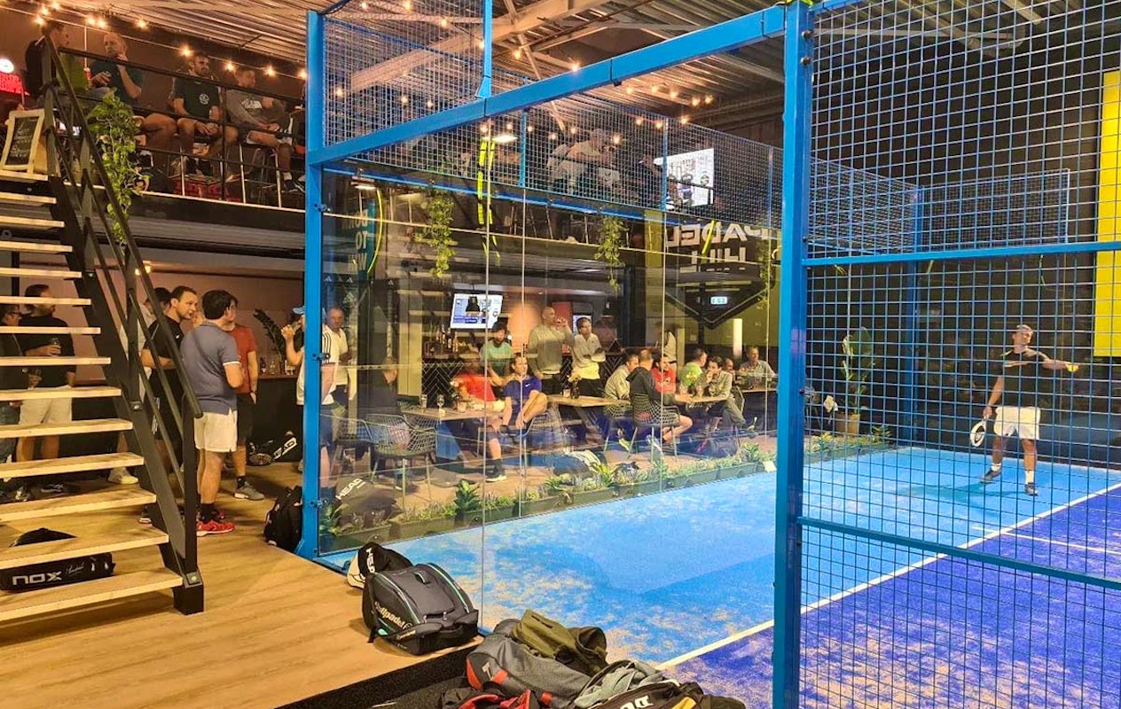 1 of 1,5 uur padellen voor 4 personen bij Padelhill Hillegom
