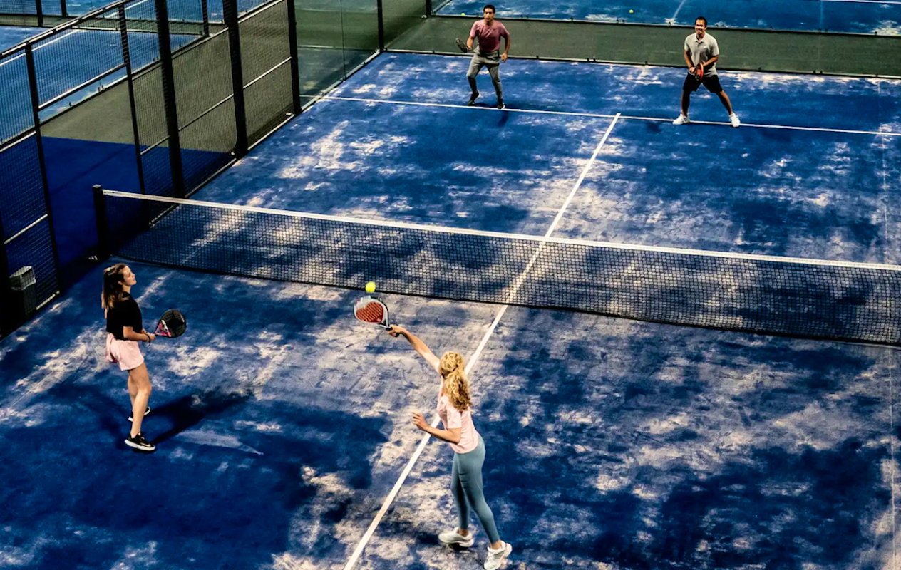 1 uur padellen bij Plaza Padel (3 locaties)