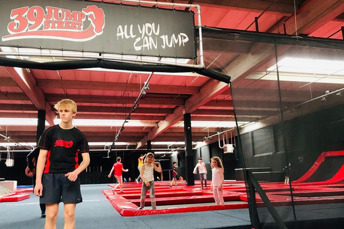 Vrij jumpen + evt. zakje chips en limonade of slush