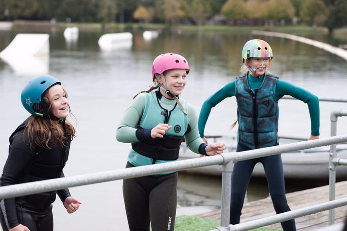 1 uur waterskiën + patat met saus bij Watersportcentre Veendam