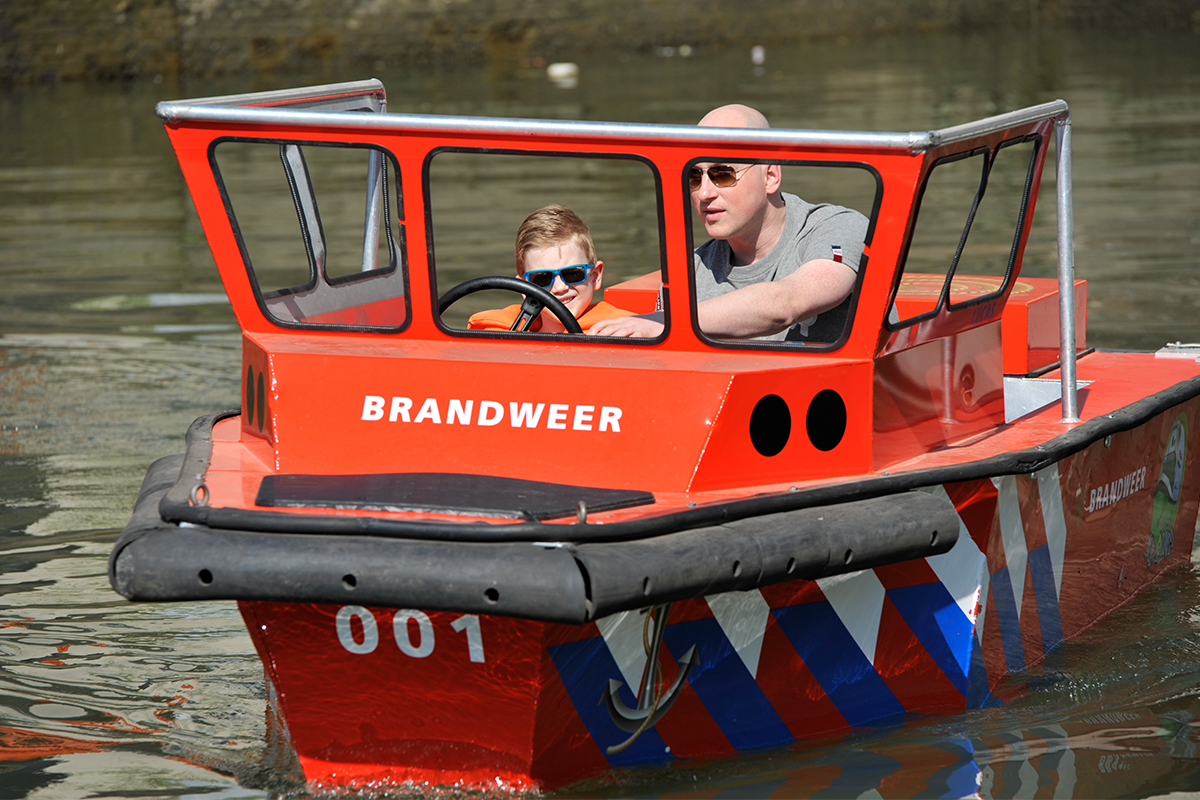 15 minuten varen bij Kids Marina Rotterdam