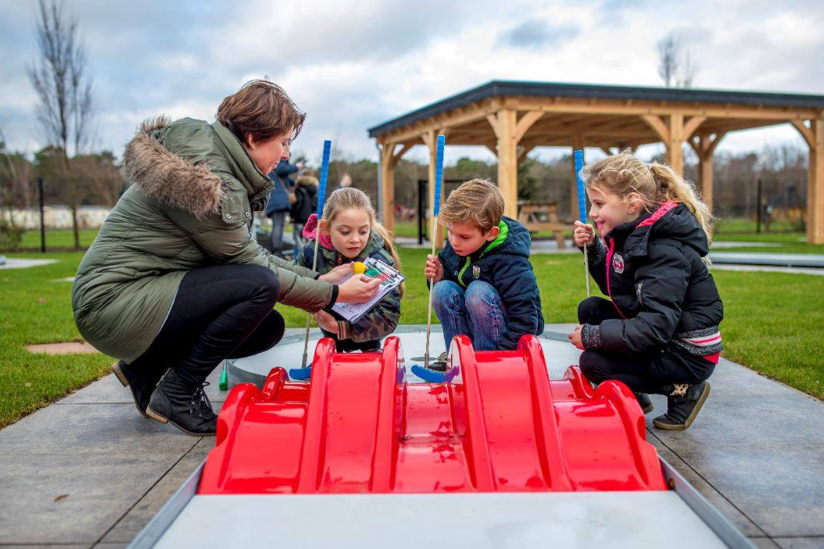 18 holes midgetgolf + friet & snack bij Brasserie 't Turfke