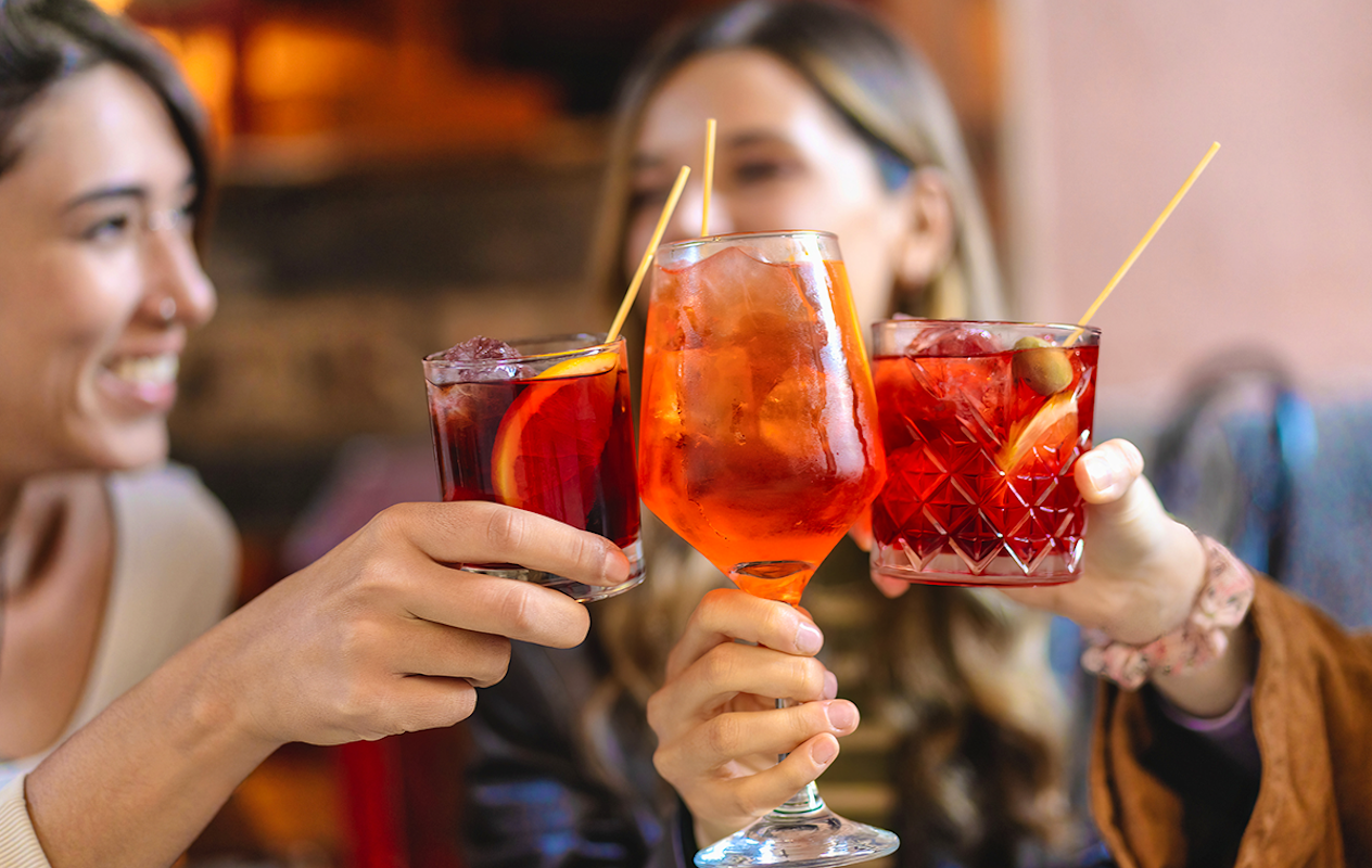 2 cocktails naar keuze + bites bij Mr. Brown