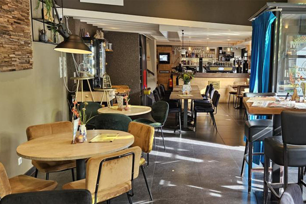 2 cocktails naar keuze + bites bij Mr. Brown