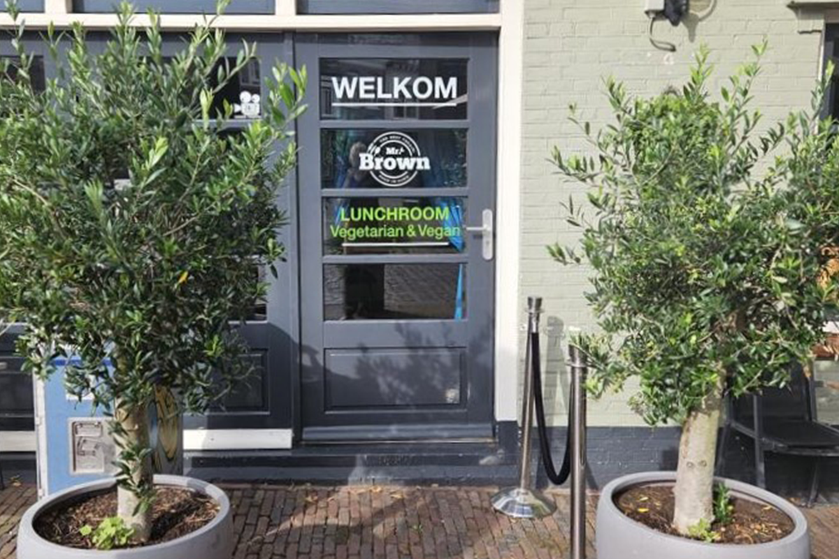 2 cocktails naar keuze + bites bij Mr. Brown