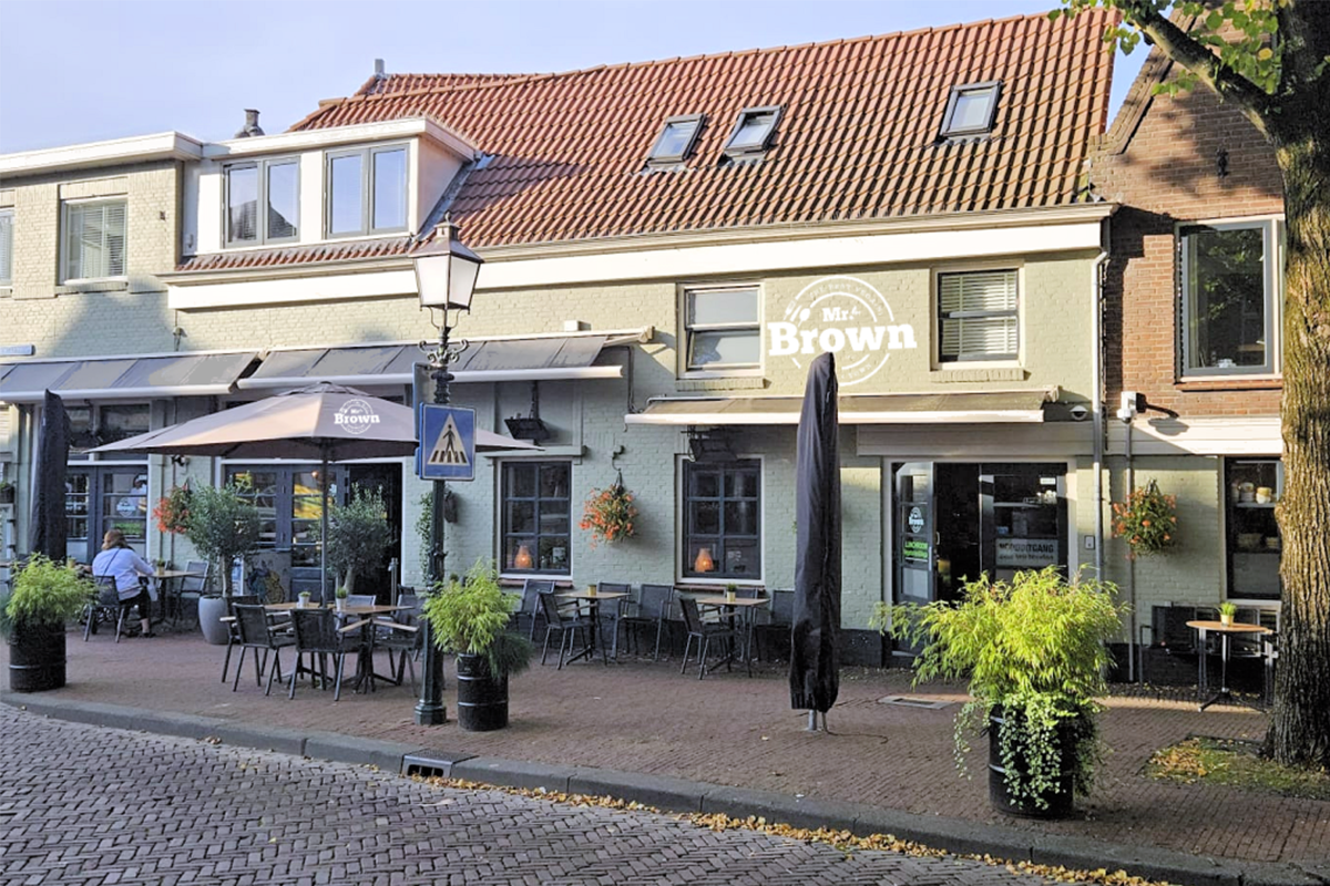 2 cocktails naar keuze + bites bij Mr. Brown