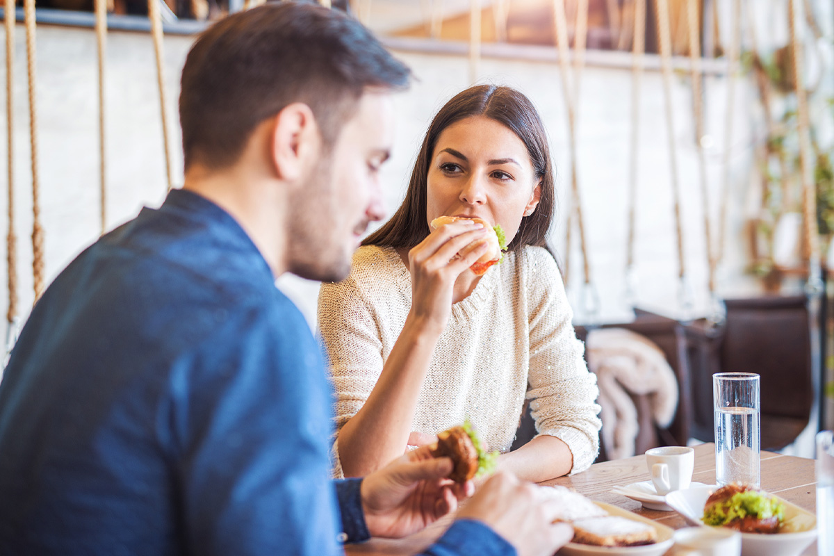 2-gangen lunch + warm drankje met lekkernij bij Grand Café De Boei