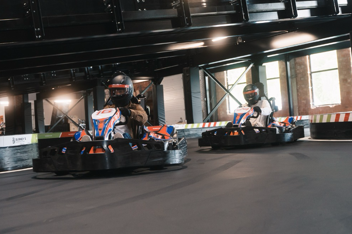 2 heats karten + licentie bij Burney's