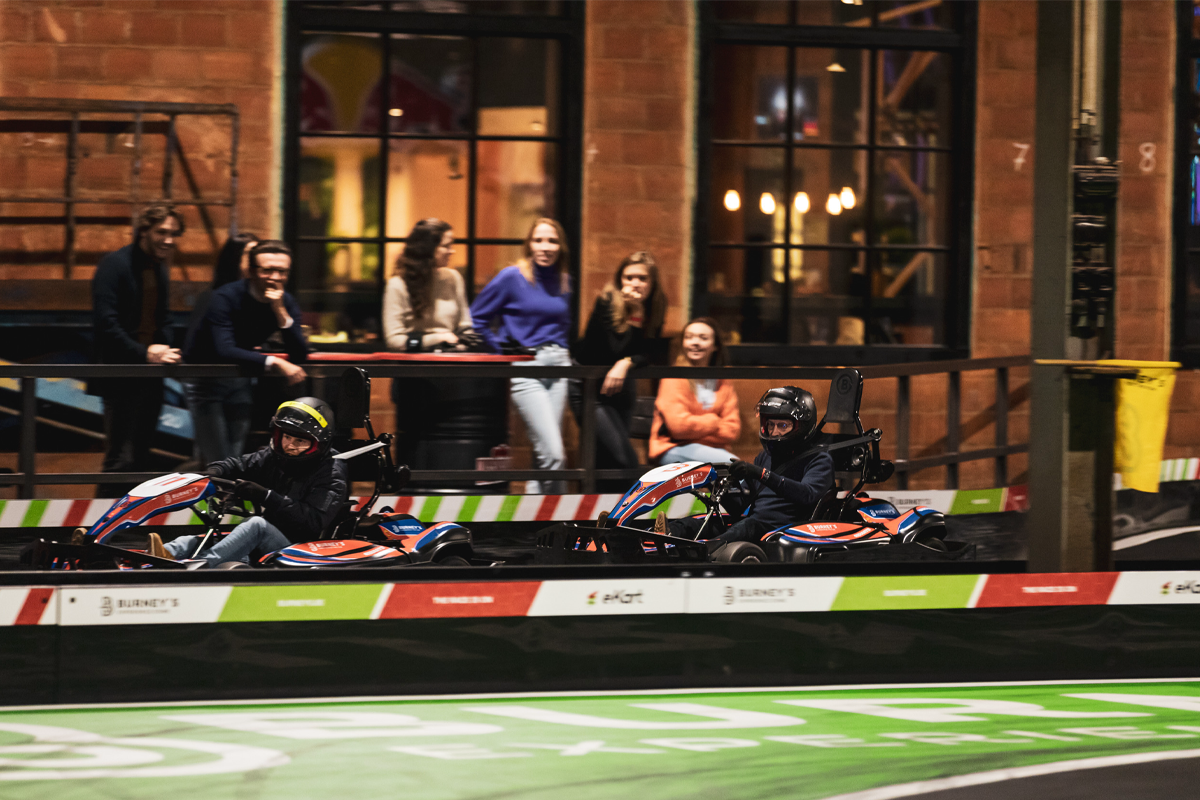 2 heats karten + licentie bij Burney's