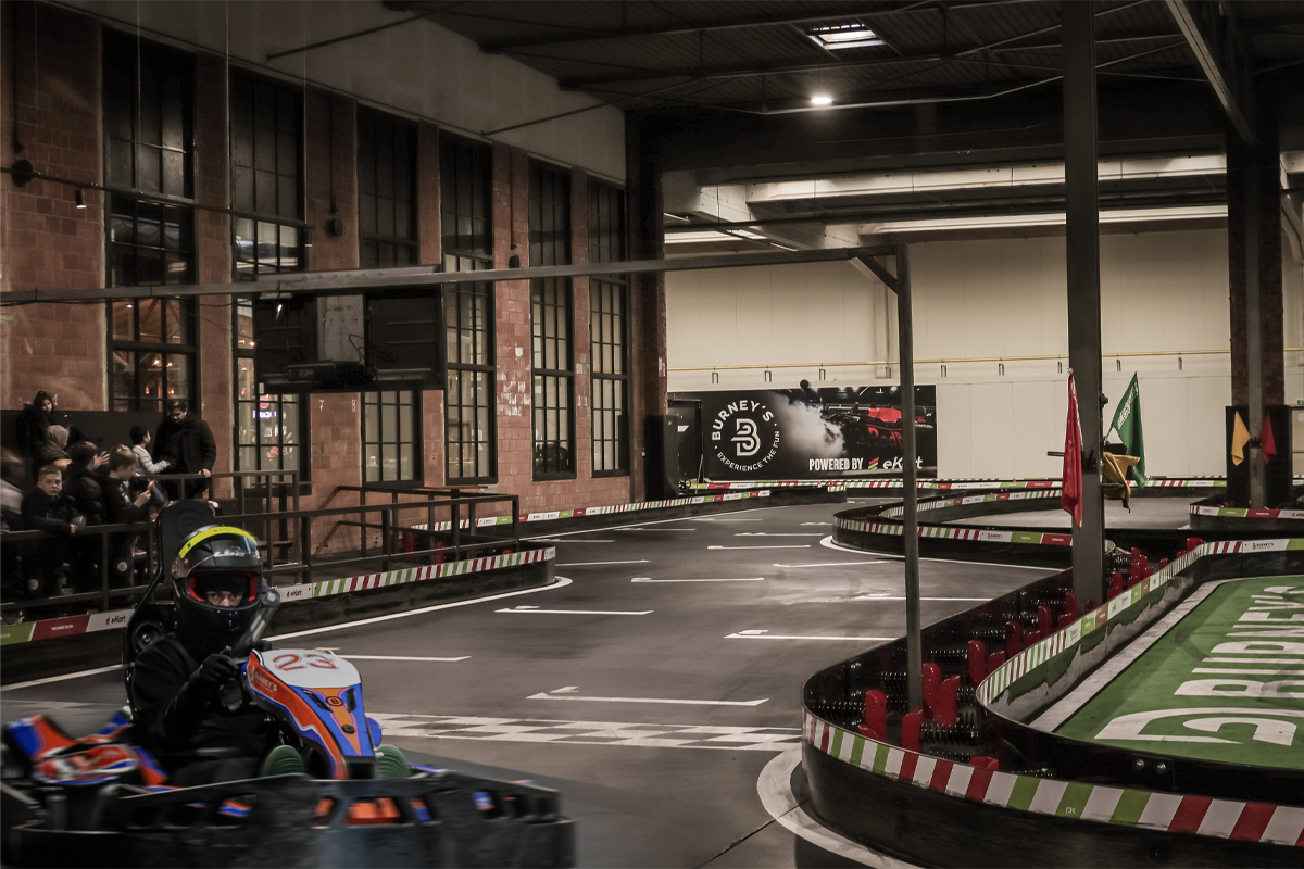 2 heats karten + licentie bij Burney's