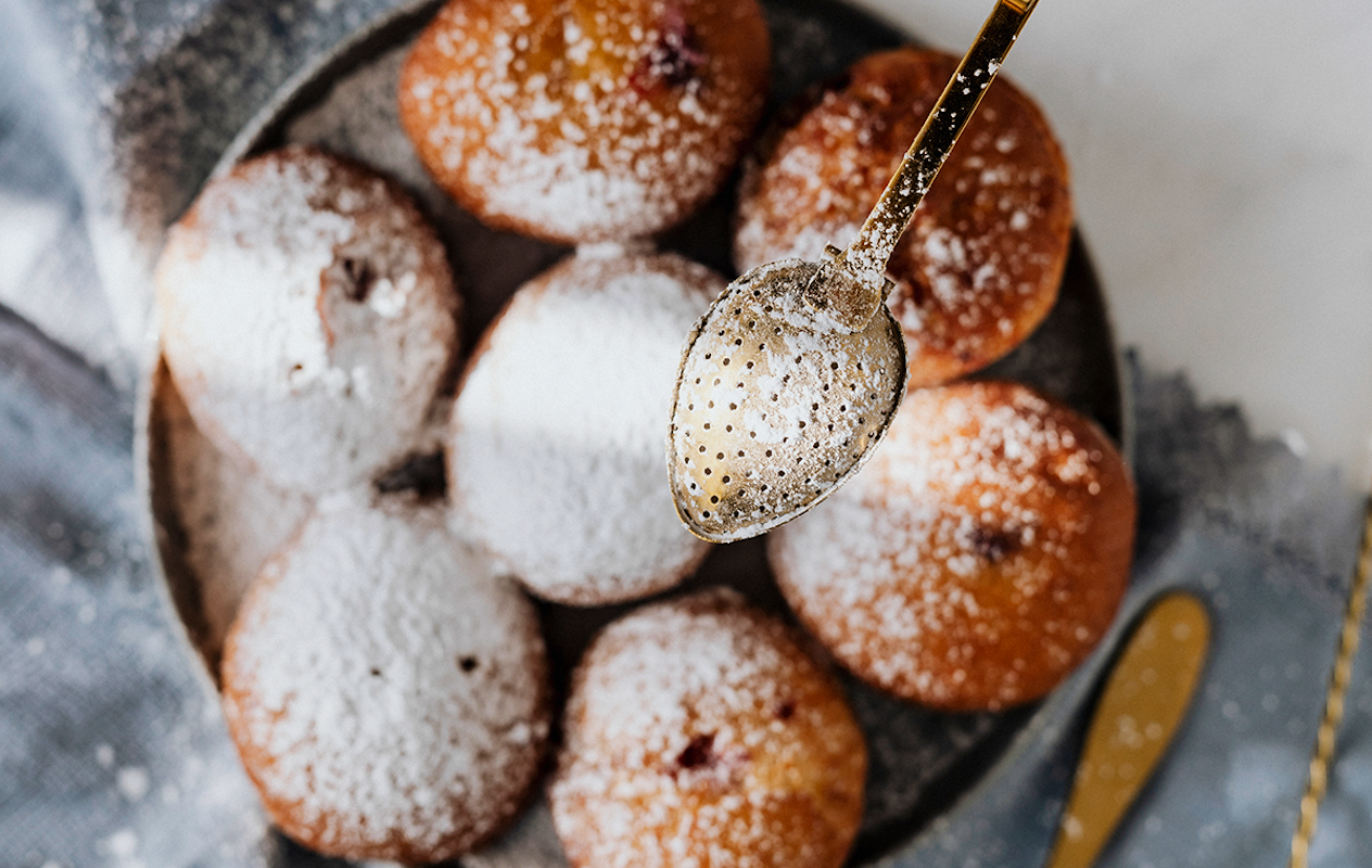 20 olie-, kwark- en/of krentenbollen van Molen de Krijgsman