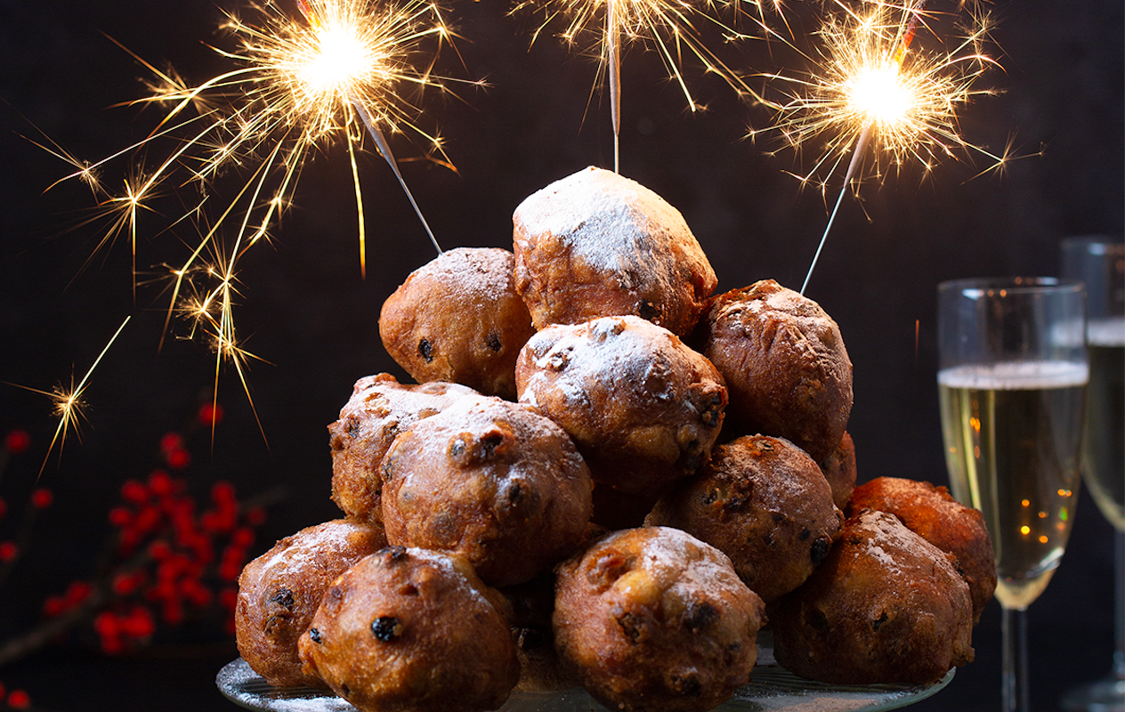 20 olie-, kwark- en/of krentenbollen van Molen de Krijgsman