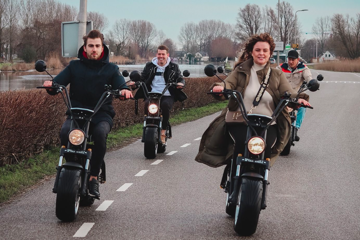 Huur 3 uur een E-chopper + portie poffertjes bij restaurant Amstelland