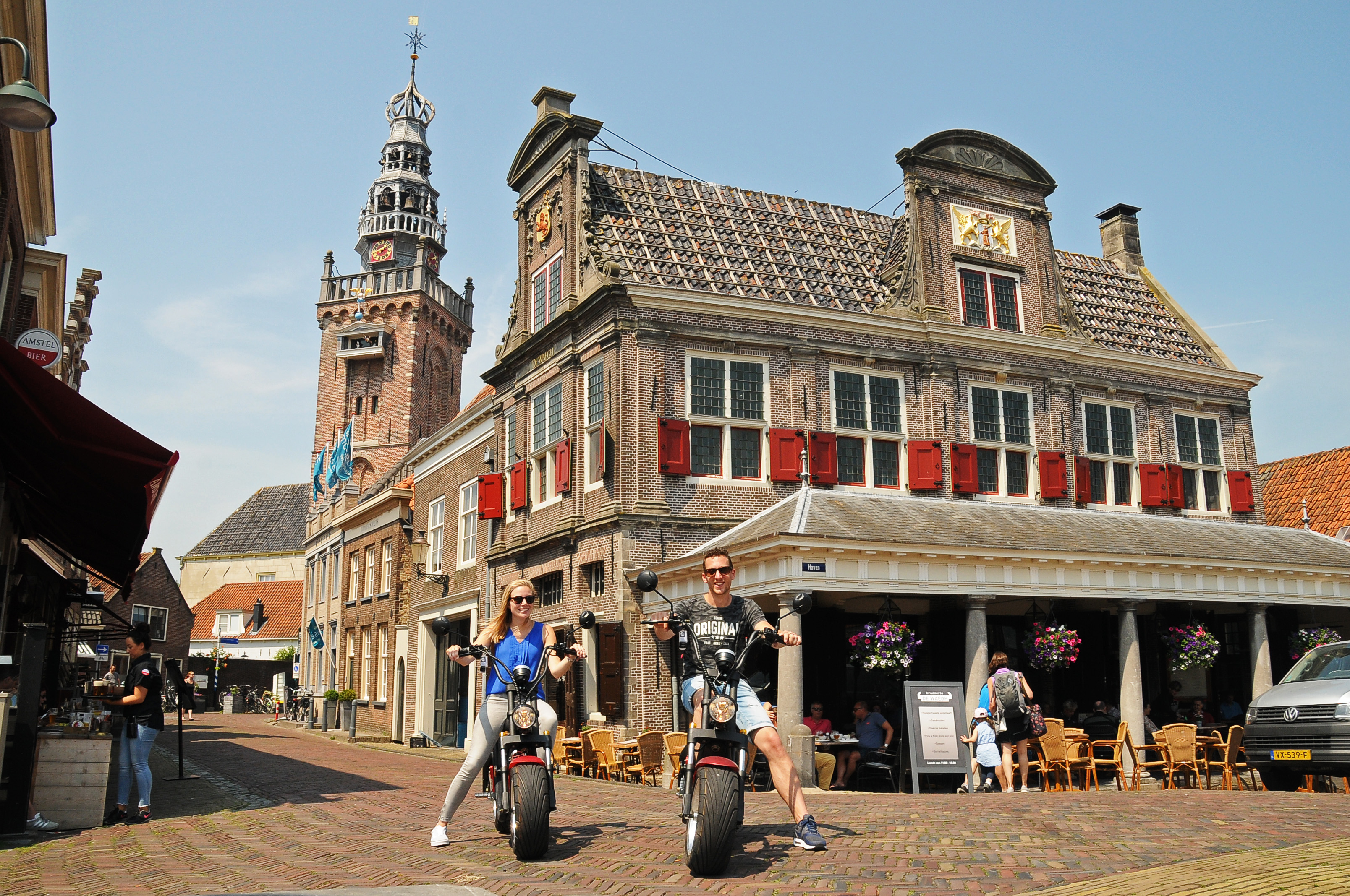 Touren met een e-scooter, inclusief boottocht en foto in klederdracht