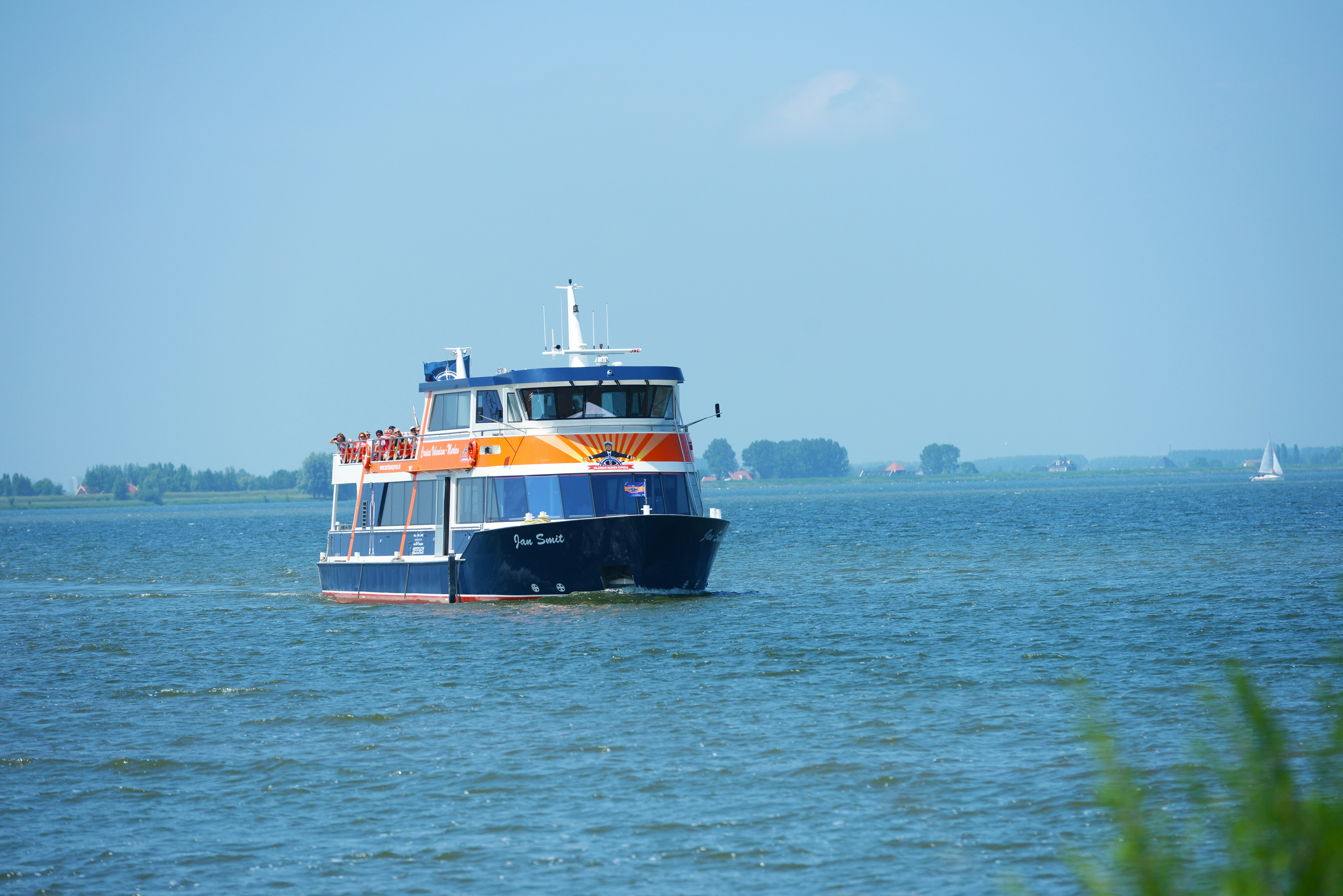 Touren met een e-scooter, inclusief boottocht en foto in klederdracht