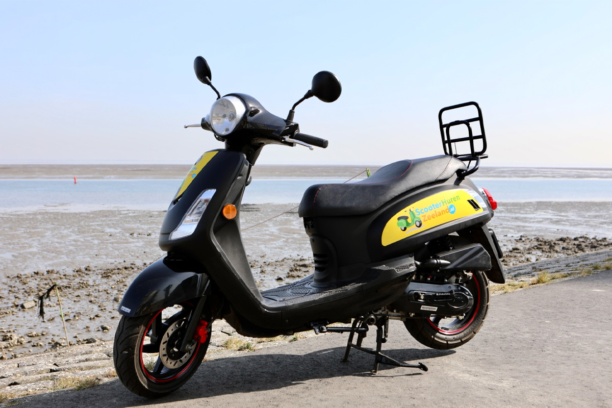 E-chopper of scooter huren (4 of 8 uur) bij Scooter Huren Zeeland 
