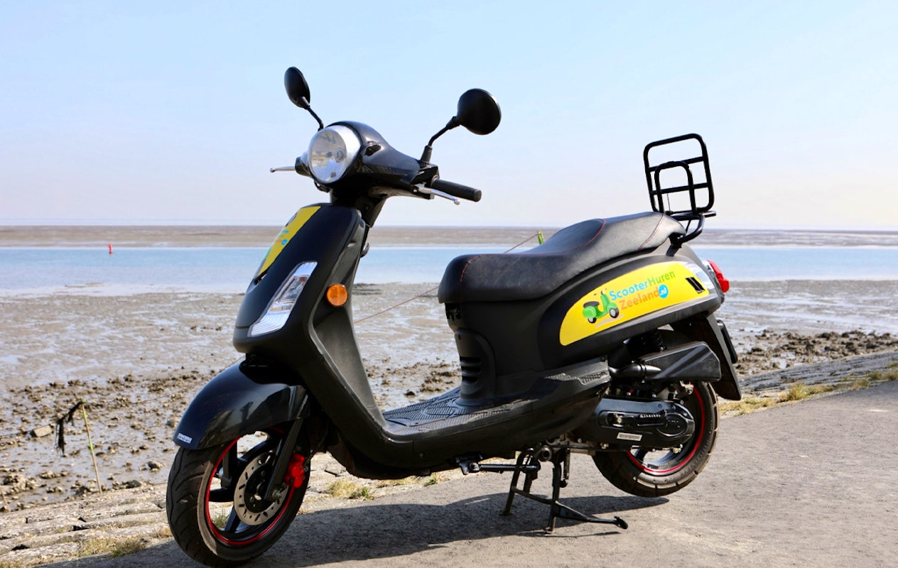E-chopper of scooter huren (4 of 8 uur) bij Scooter Huren Zeeland