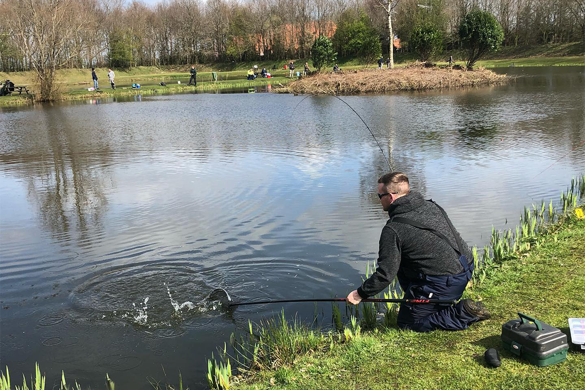 4 uur vissen incl. hengel & aas + broodje met snack bij De Slegge