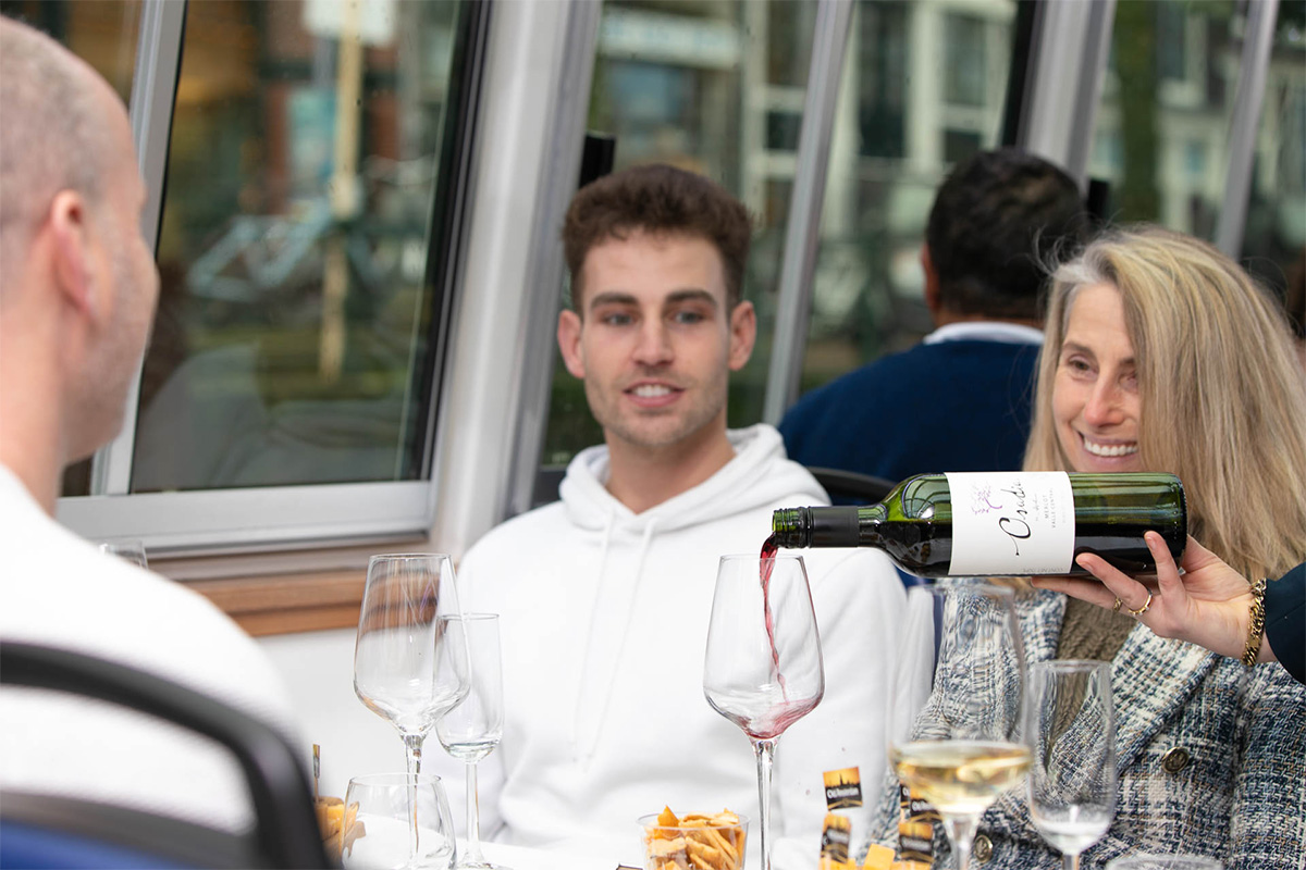 Rondvaart door Amsterdam met een kaas- en wijnproeverij