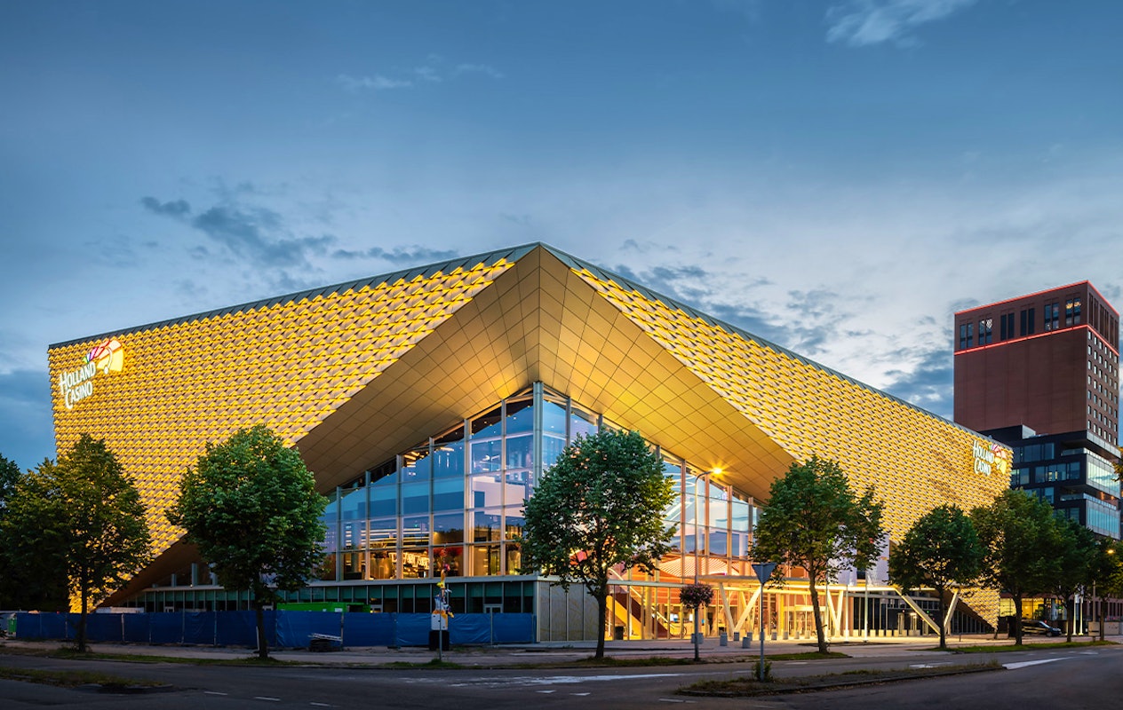 Entree + hapje + drankje + €20 speeltegoed bij Holland Casino (2 personen)