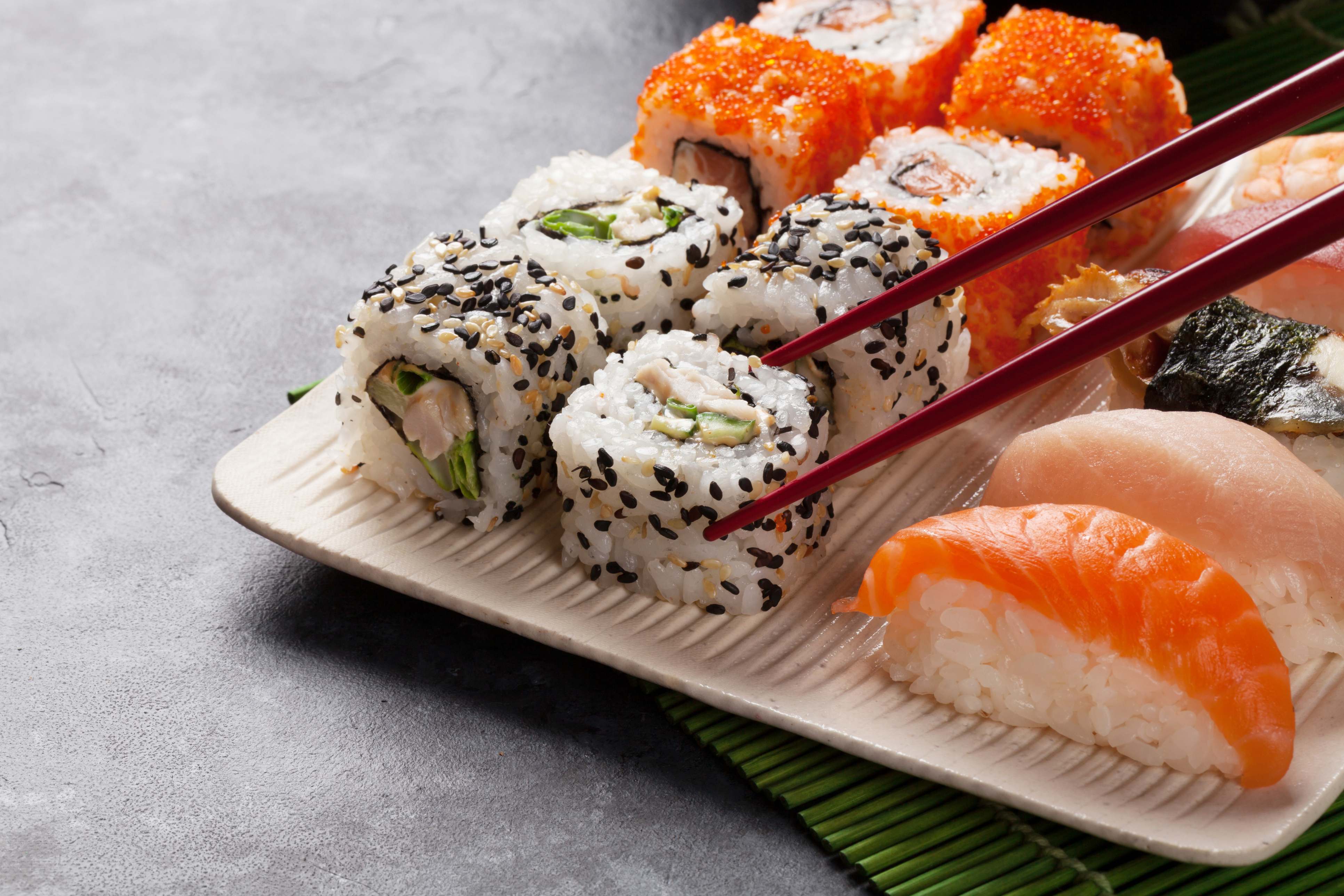 Afhaal sushibox (34 stuks) van Oishi To Go Tiel