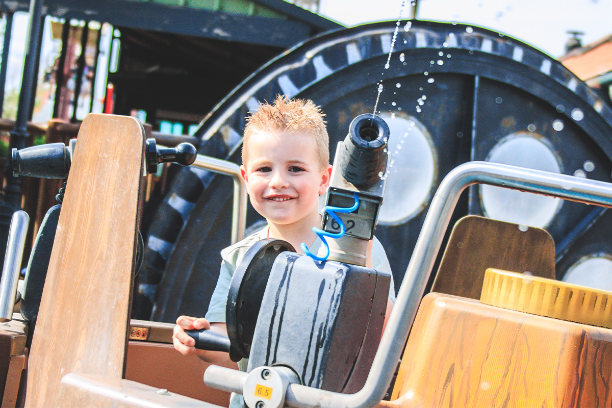 Entreeticket Slagharen + friet, snack naar keuze & drankje