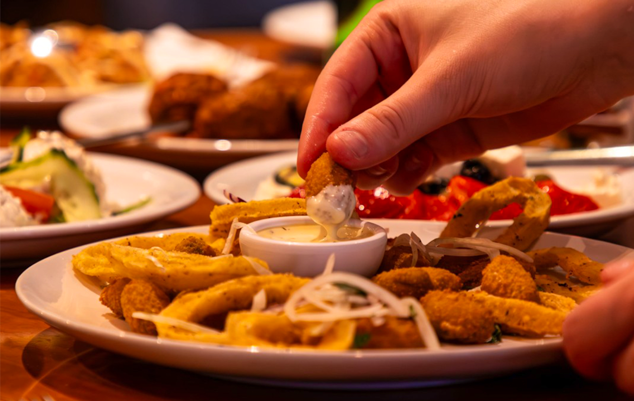 All you can eat Griekse tapas + broodmand bij Restaurant Mykonos