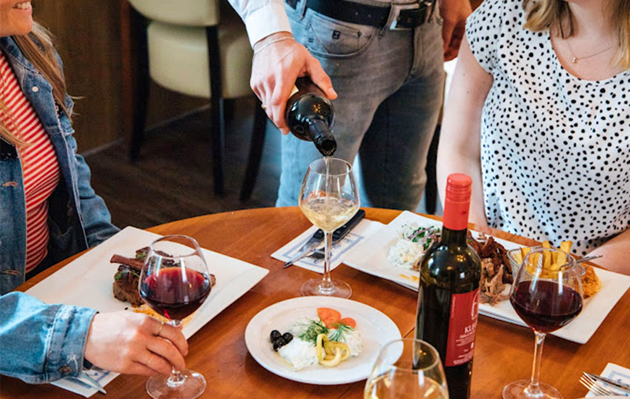 All you can eat Griekse tapas + broodmand bij Restaurant Mykonos