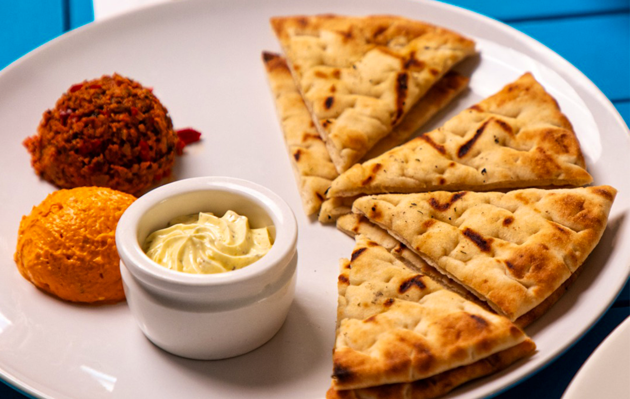 All you can eat Griekse tapas + broodmand bij Restaurant Mykonos