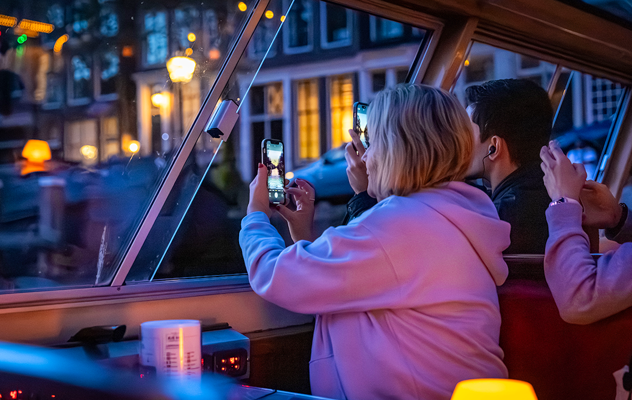 Rondvaart Amsterdam Light Festival + evt. snackbox (90 min)