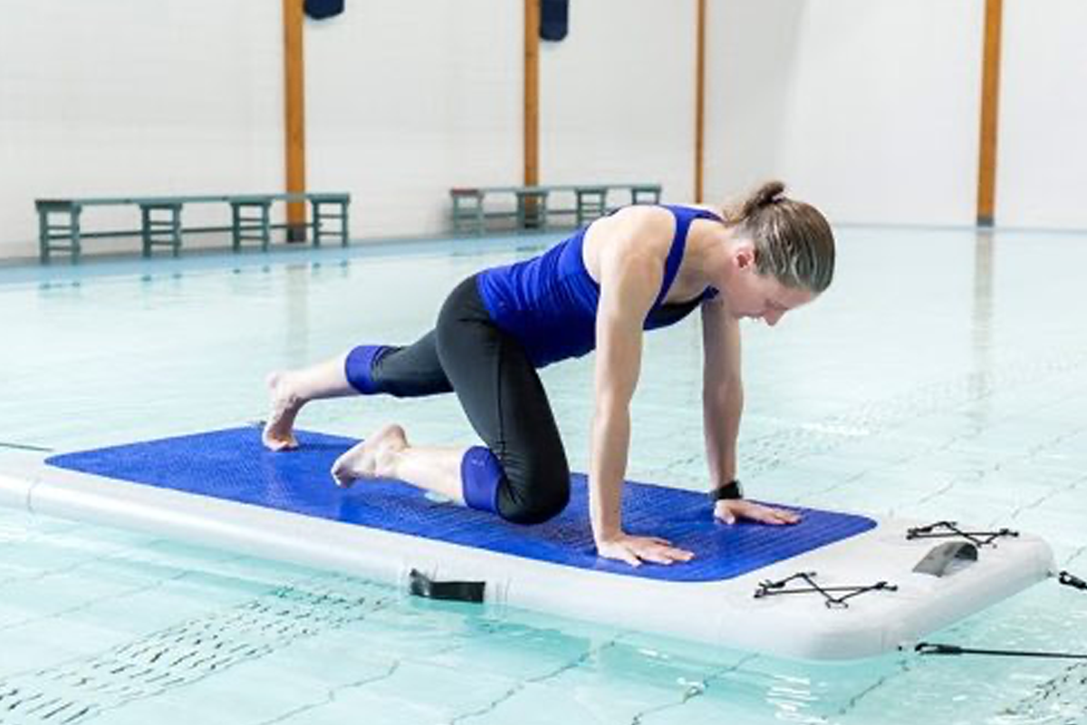 Aquaboarden bij Zwembad de Zijl