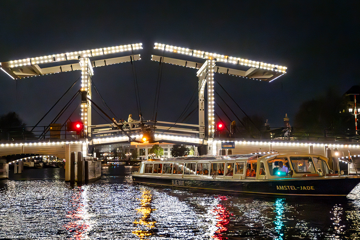 Avond rondvaart Amsterdam (90 min) + evt. snackbox + frisdrank