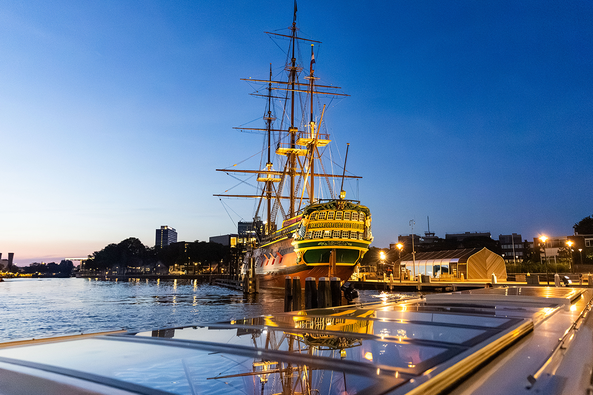 Avond rondvaart Amsterdam (90 min) + evt. snackbox + frisdrank