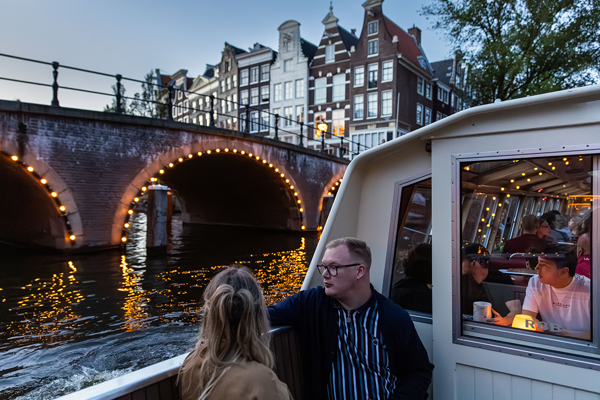 Avond rondvaart Amsterdam (90 min) + evt. snackbox + frisdrank