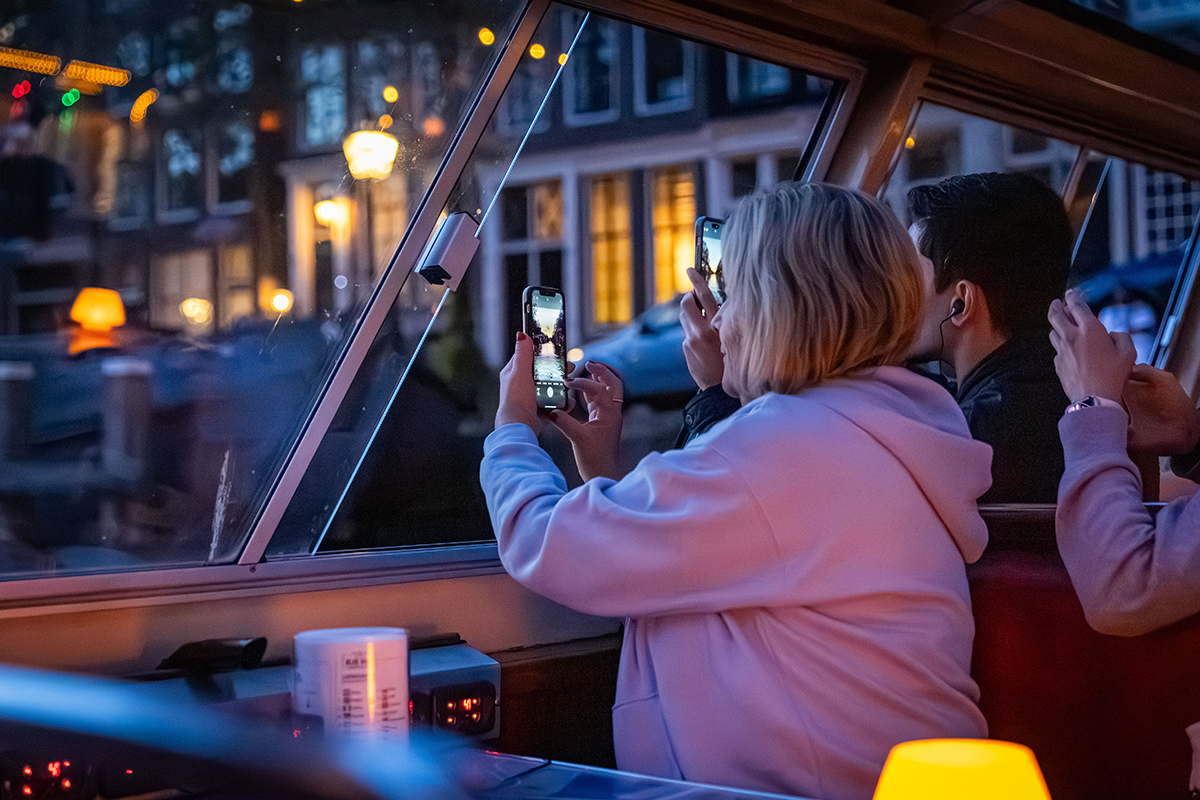 Avond rondvaart Amsterdam (90 min) + evt. snackbox + frisdrank