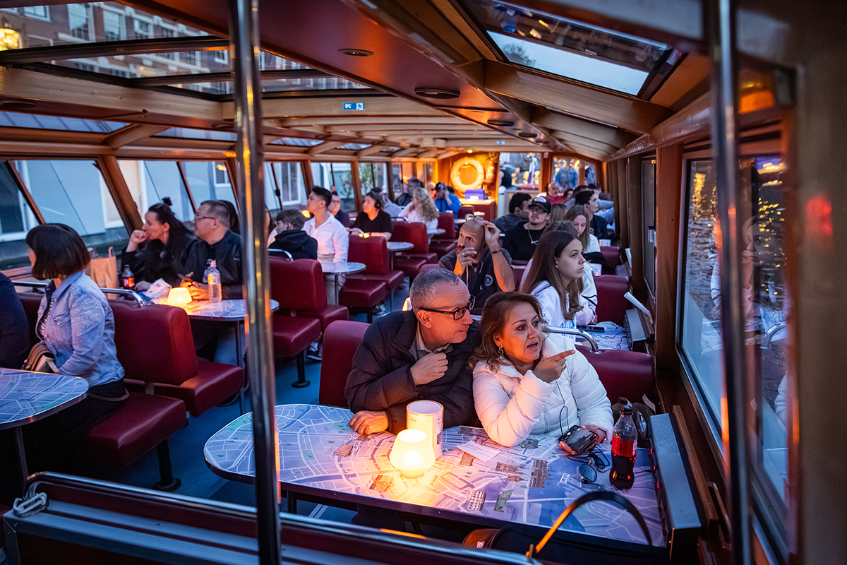Avond rondvaart Amsterdam (90 min) + evt. snackbox + frisdrank