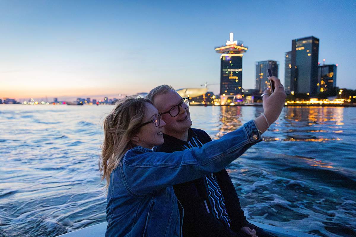 Avond rondvaart Amsterdam (90 min) + evt. snackbox + frisdrank