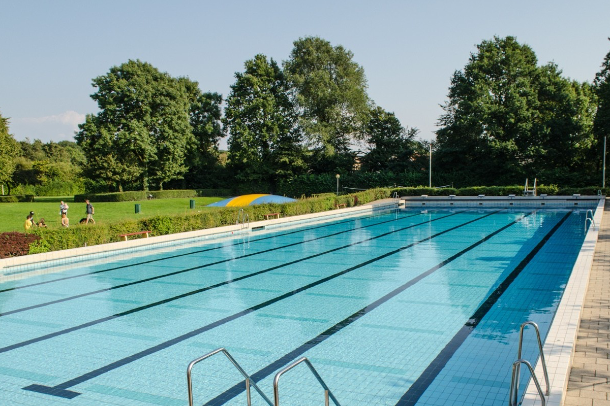 Banenzwemmen bij Zwembad de Wijzend