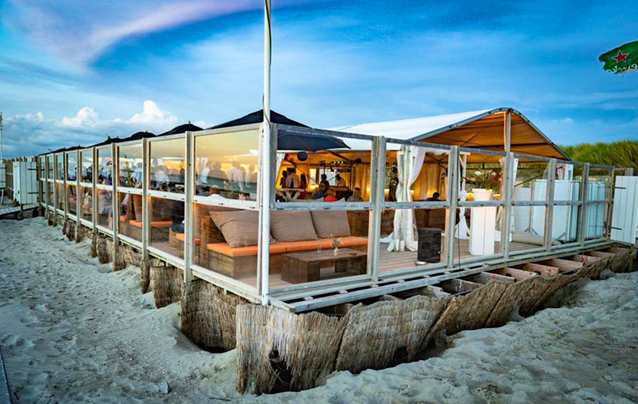 1,5 uur beachtennis  bij Beachline Beach & Events
