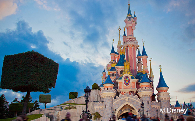 Beleef een magische dag in Disneyland® Paris, inclusief vervoer!