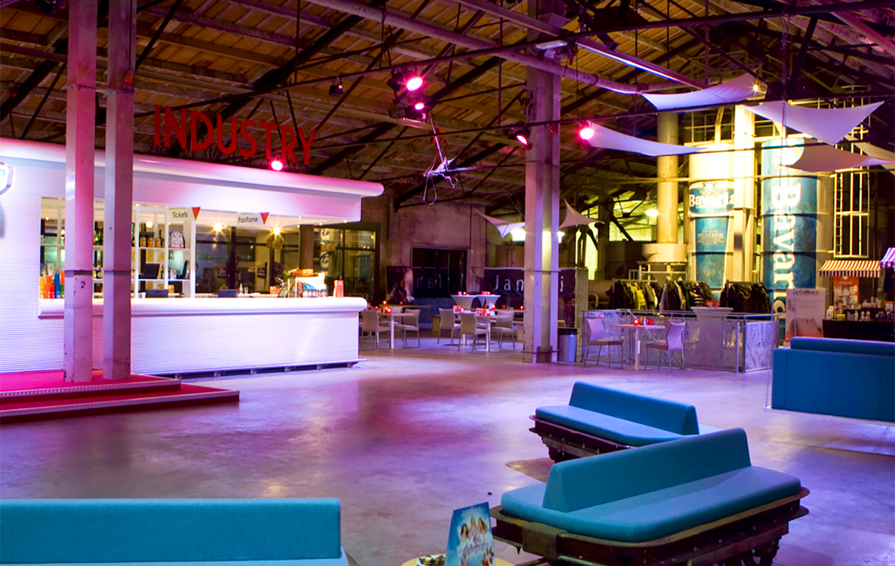 Bioscoopticket, snack + drankje bij INDUSTRY Bioscoop