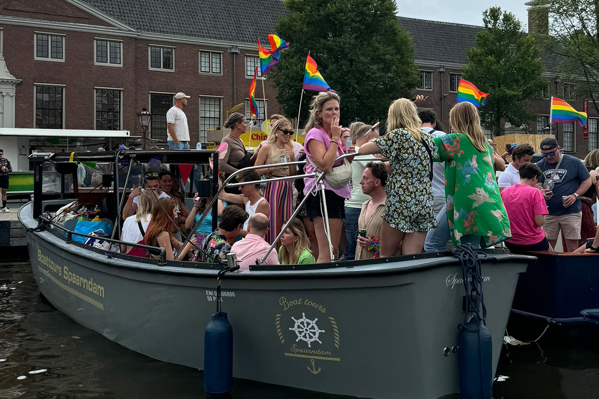 Bootplek aan de Amstel tijdens Pride Amsterdam 2025